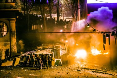 протест проти «диктатура» в Україні перетворює насильницькі