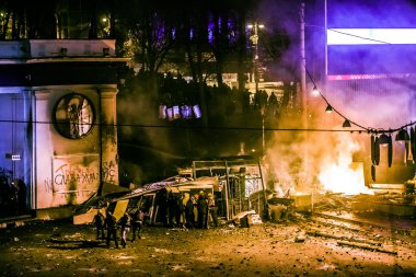 протест проти «диктатура» в Україні перетворює насильницькі