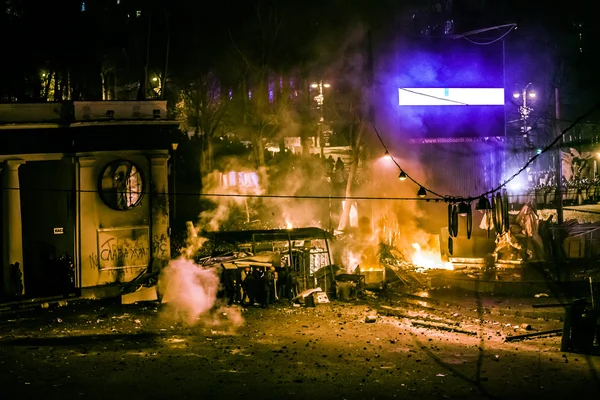 протест проти «диктатура» в Україні перетворює насильницькі