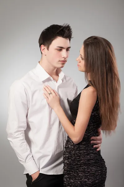 Jovem casal apaixonado. — Fotografia de Stock