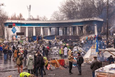 протест проти «диктатура» в Україні перетворює насильницькі