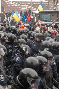 протест проти «диктатура» в Україні перетворює насильницькі