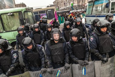 протест проти «диктатура» в Україні перетворює насильницькі