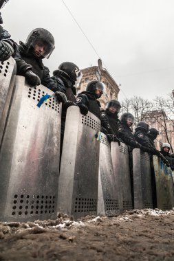 протест проти «диктатура» в Україні перетворює насильницькі
