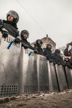 протест проти «диктатура» в Україні перетворює насильницькі