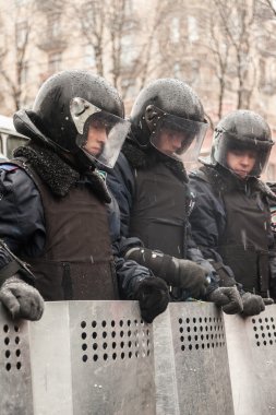 протест проти «диктатура» в Україні перетворює насильницькі