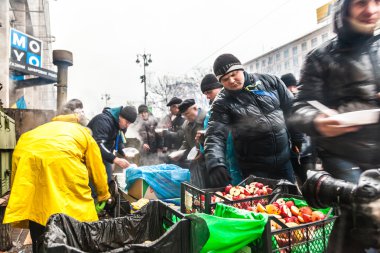 протест проти «диктатура» в Україні перетворює насильницькі