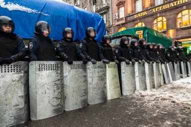 протест проти «диктатура» в Україні перетворює насильницькі