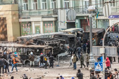 протест проти «диктатура» в Україні перетворює насильницькі