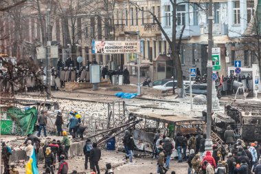 протест проти «диктатура» в Україні перетворює насильницькі