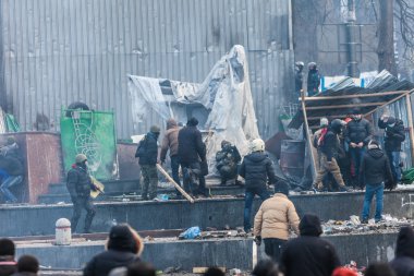 протест проти «диктатура» в Україні перетворює насильницькі