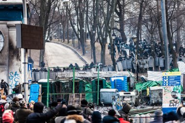 протест проти «диктатура» в Україні перетворює насильницькі