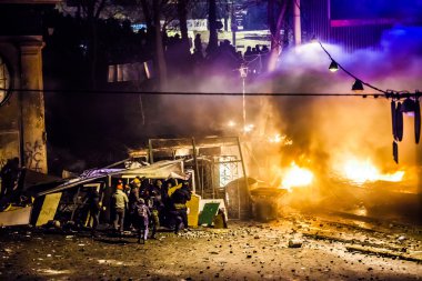 протест проти «диктатура» в Україні перетворює насильницькі