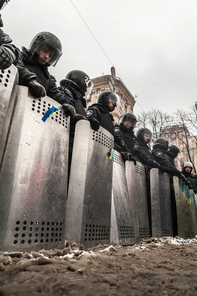 Protest tegen "dictatuur" in Oekraïne draait gewelddadige — Stockfoto