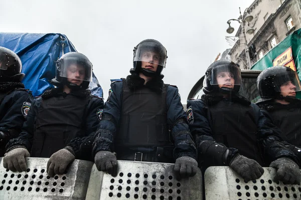 Protest tegen "dictatuur" in Oekraïne draait gewelddadige — Stockfoto