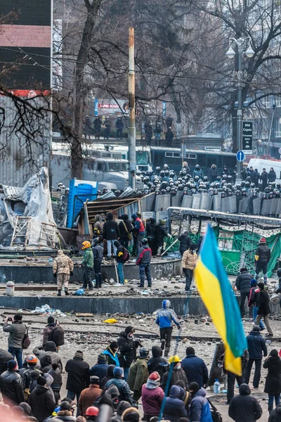 Protest tegen "dictatuur" in Oekraïne draait gewelddadige — Stockfoto