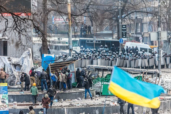 Protest tegen "dictatuur" in Oekraïne draait gewelddadige — Stockfoto