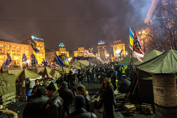 Protest tegen "dictatuur" in Oekraïne draait gewelddadige — Stockfoto