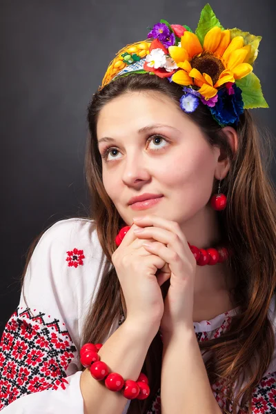 Attractive woman wears Ukrainian national dress — Stock Photo, Image