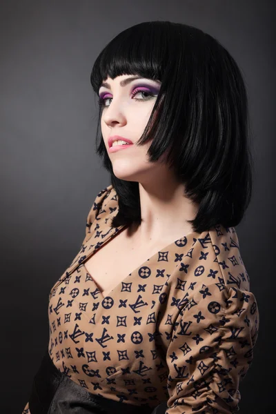 Portrait of a brunette woman with bright makeup — Stock Photo, Image