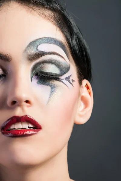 Retrato de mulher bonita com maquiagem de moda — Fotografia de Stock