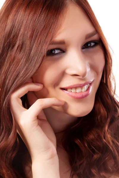 Ritratto di giovane donna dai capelli rossi — Foto Stock