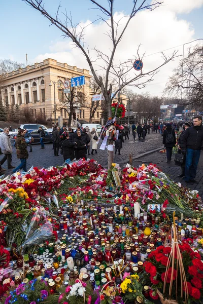 Ukrainian revolution, Euromaidan after an attack by government f — Stock Photo, Image