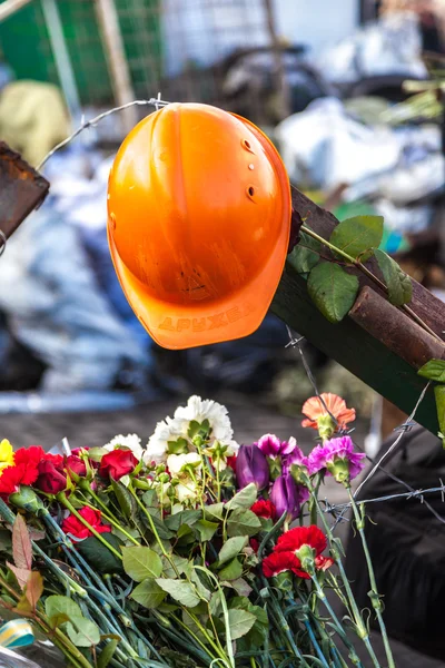 Ukrainian revolution, Euromaidan after an attack by government f — Stock Photo, Image