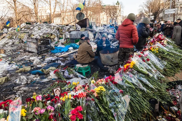 Ukrainian revolution, Euromaidan after an attack by government f — Stock Photo, Image