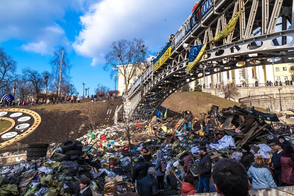 Ukrainian revolution, Euromaidan after an attack by government f — Stock Photo, Image