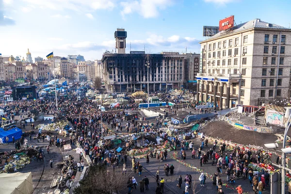 Ukrainian revolution, Euromaidan after an attack by government f — Stock Photo, Image