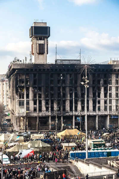 Ukrainian revolution, Euromaidan after an attack by government f — Stock Photo, Image