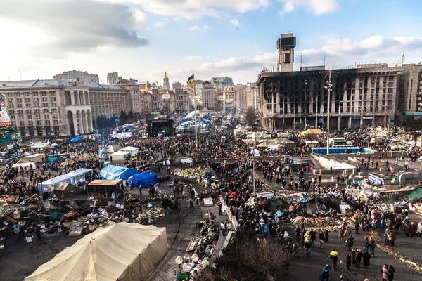 Ukrainian revolution, Euromaidan after an attack by government f — Stock Photo, Image