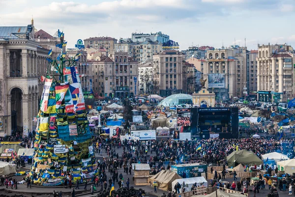 Ukrainian revolution, Euromaidan after an attack by government f — Stock Photo, Image