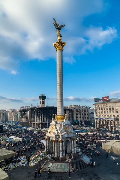 Ukrainska revolution, euromaidan efter en attack av regeringen f — Stockfoto