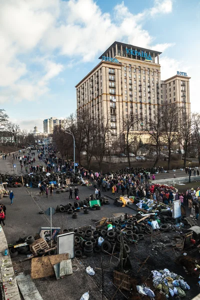 Ukrainian revolution, Euromaidan after an attack by government f — Stock Photo, Image