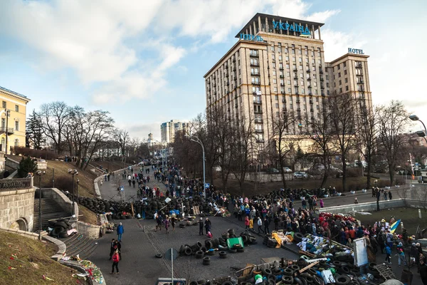 Ukrainian revolution, Euromaidan after an attack by government f — Stock Photo, Image