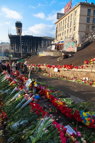 Ukrainian revolution, Euromaidan after an attack by government f — Stock Photo, Image