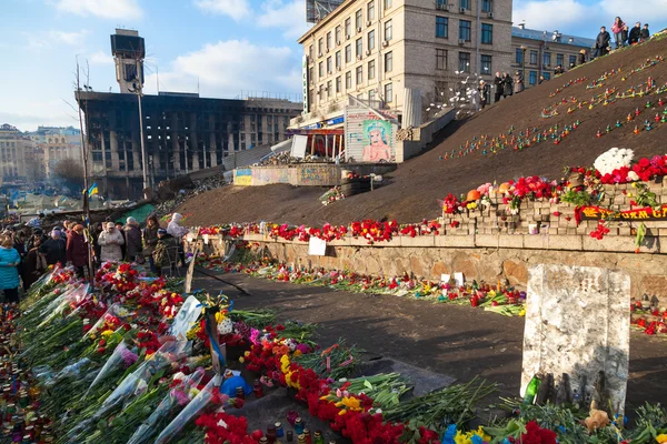 Ukrainian revolution, Euromaidan after an attack by government f — Stock Photo, Image