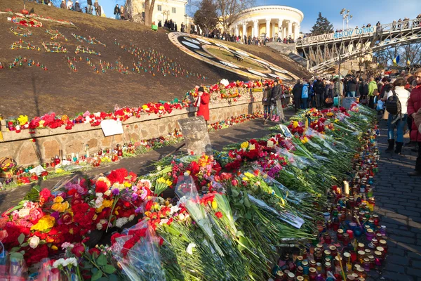 Ukrainian revolution, Euromaidan after an attack by government f — Stock Photo, Image