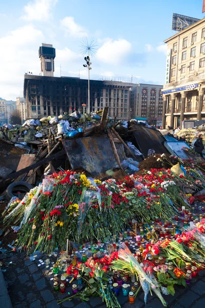 Ukrainian revolution, Euromaidan after an attack by government f — Stock Photo, Image