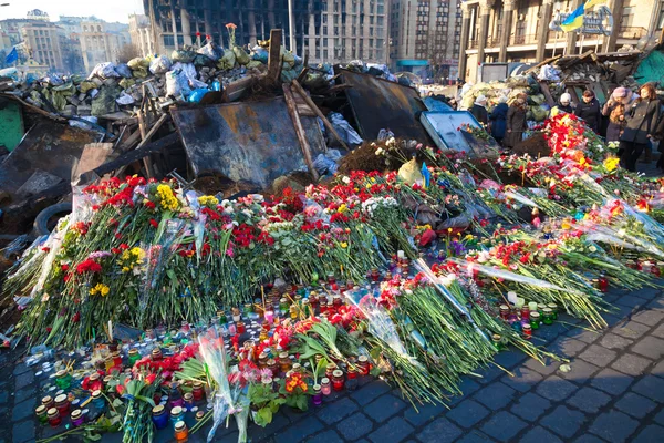 Ukrainian revolution, Euromaidan after an attack by government f — Stock Photo, Image