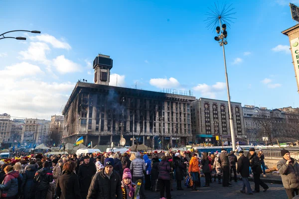 Ukrainian revolution, Euromaidan after an attack by government f — Stock Photo, Image