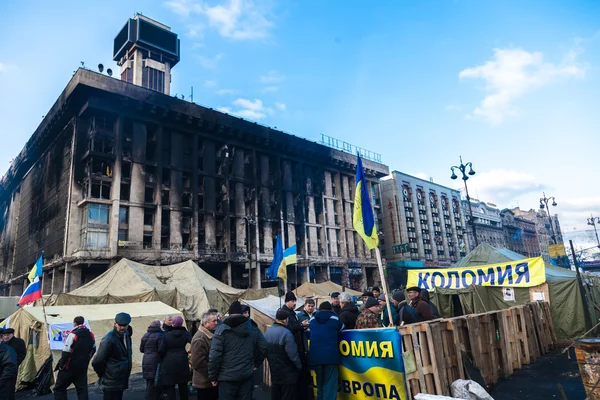 Ukrainian revolution, Euromaidan after an attack by government f — Stock Photo, Image