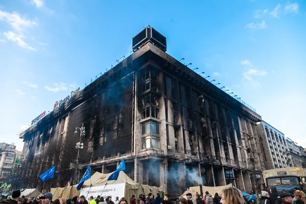 Ukrainska revolution, euromaidan efter en attack av regeringen f — Stockfoto