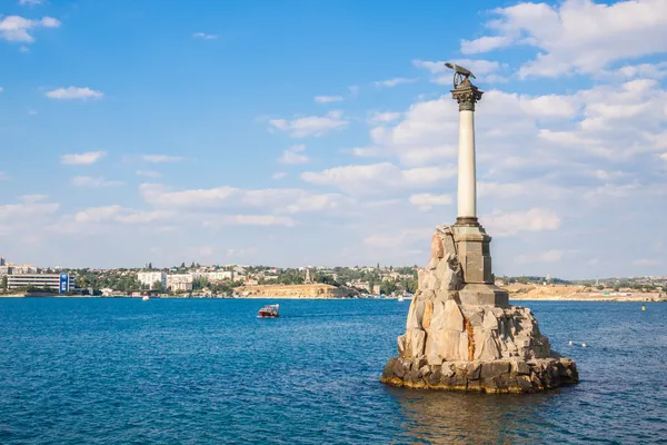 Denkmal für die versenkten Kriegsschiffe in Sewastopol — Stockfoto