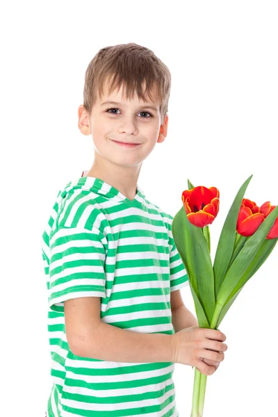 Jovem menino segurando tulipas vermelhas — Fotografia de Stock