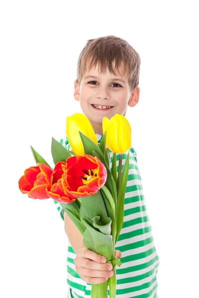 Kleiner Junge mit Tulpen — Stockfoto