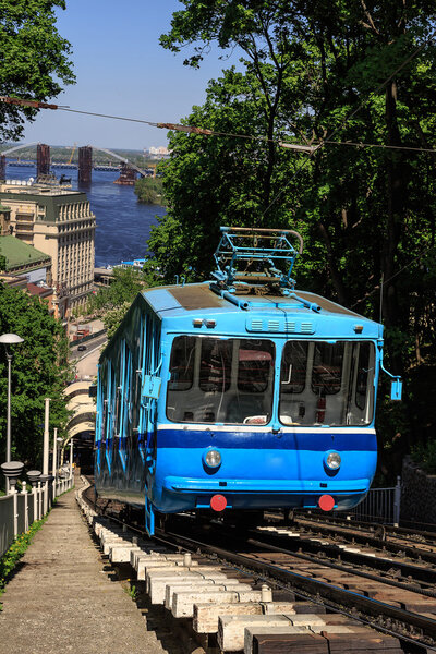 Funicular train