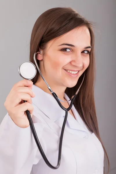 Pielęgniarka gospodarstwa stetoskop — Zdjęcie stockowe